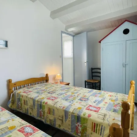 Maison 5 Pieces Avec Jardin Clos, Terrasse, A Proximite De La Et Du Centre, 8 Couchages - Fr-1-224b-157 * Noirmoutier-en-l'Ile