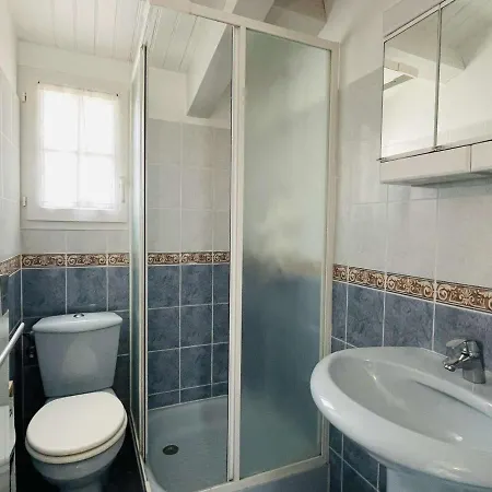 Holiday home Maison 5 Pieces Avec Jardin Clos, Terrasse, A Proximite De La Et Du Centre, 8 Couchages - Fr-1-224b-157